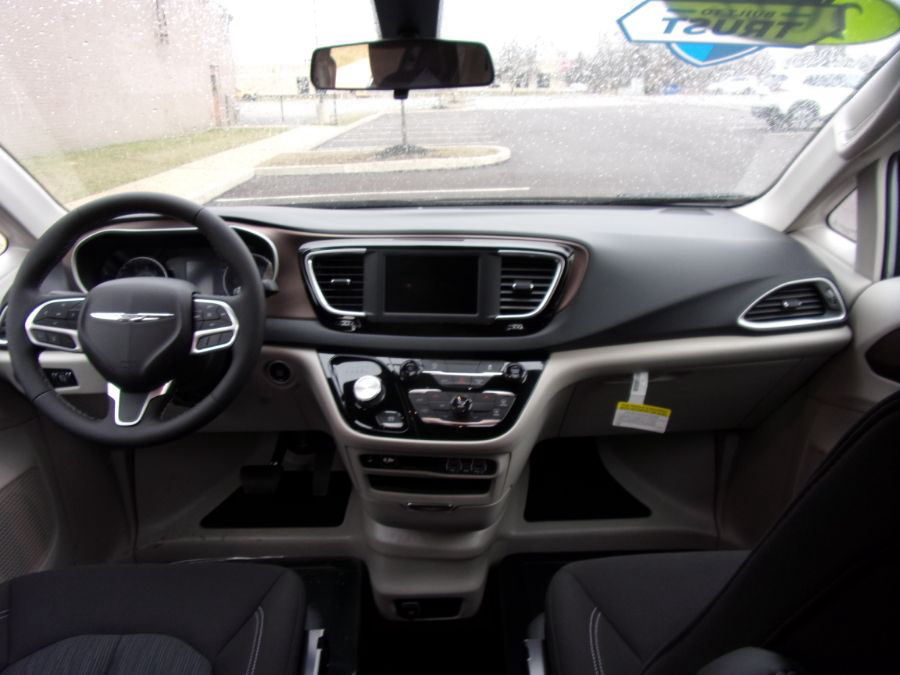 Silver Chrysler Voyager image number 8