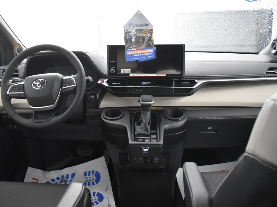 New 2026 Toyota Sienna Hybrid XLE Base - BraunAbility Side Entry Entry Fold Out Automatic Ramp