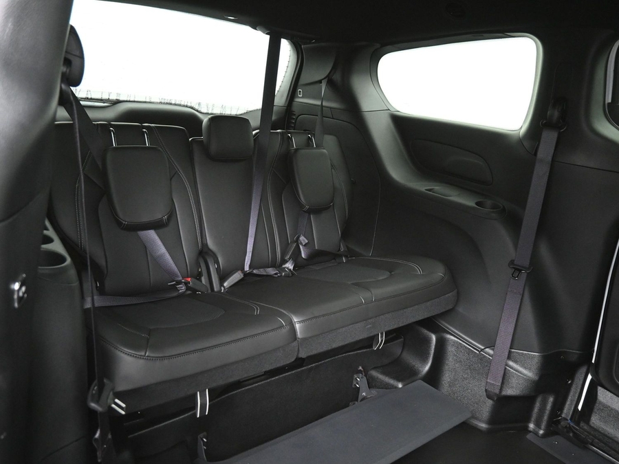 White Chrysler Pacifica image number 9