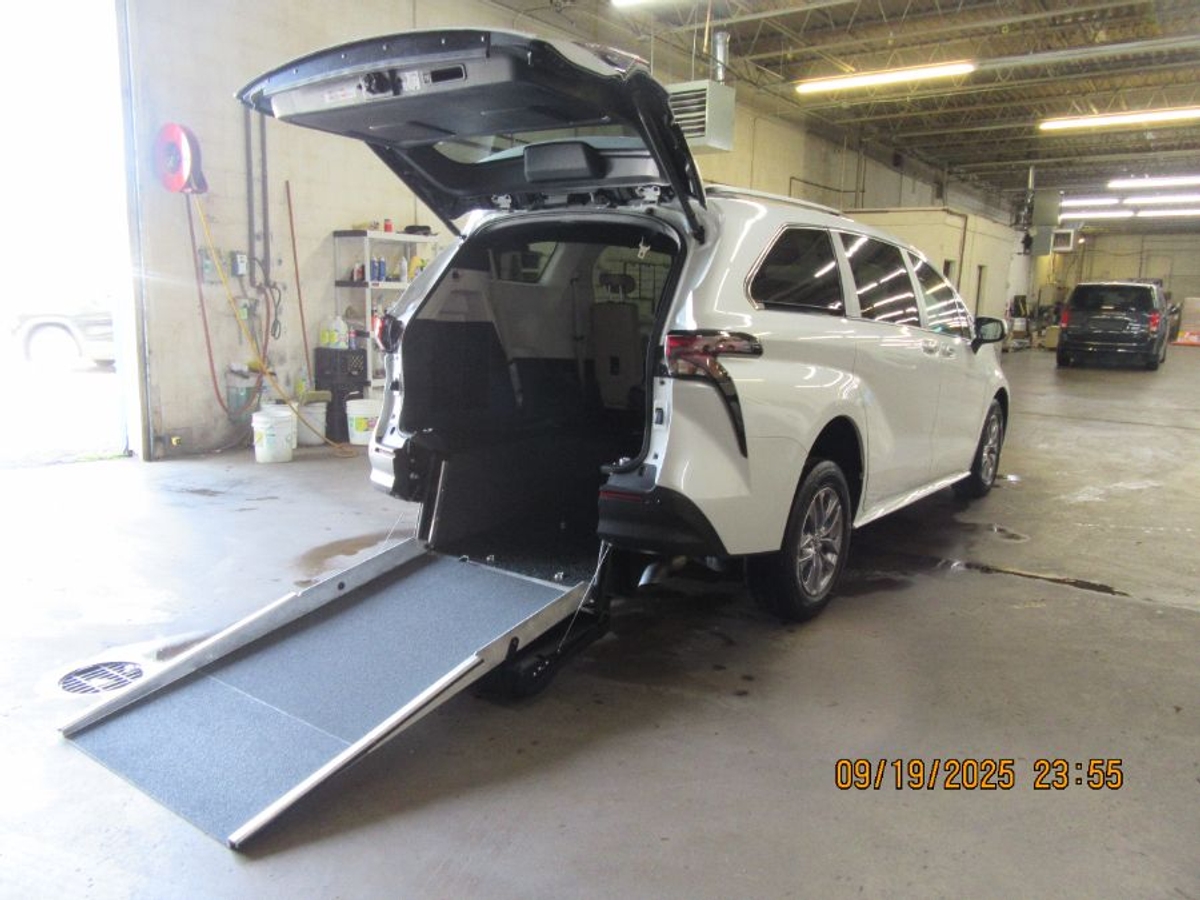 2024 TOYOTA SIENNA - Image 21