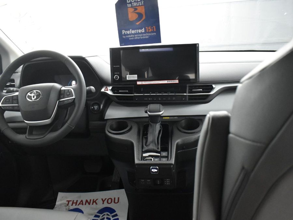 Black Toyota Sienna image number 12