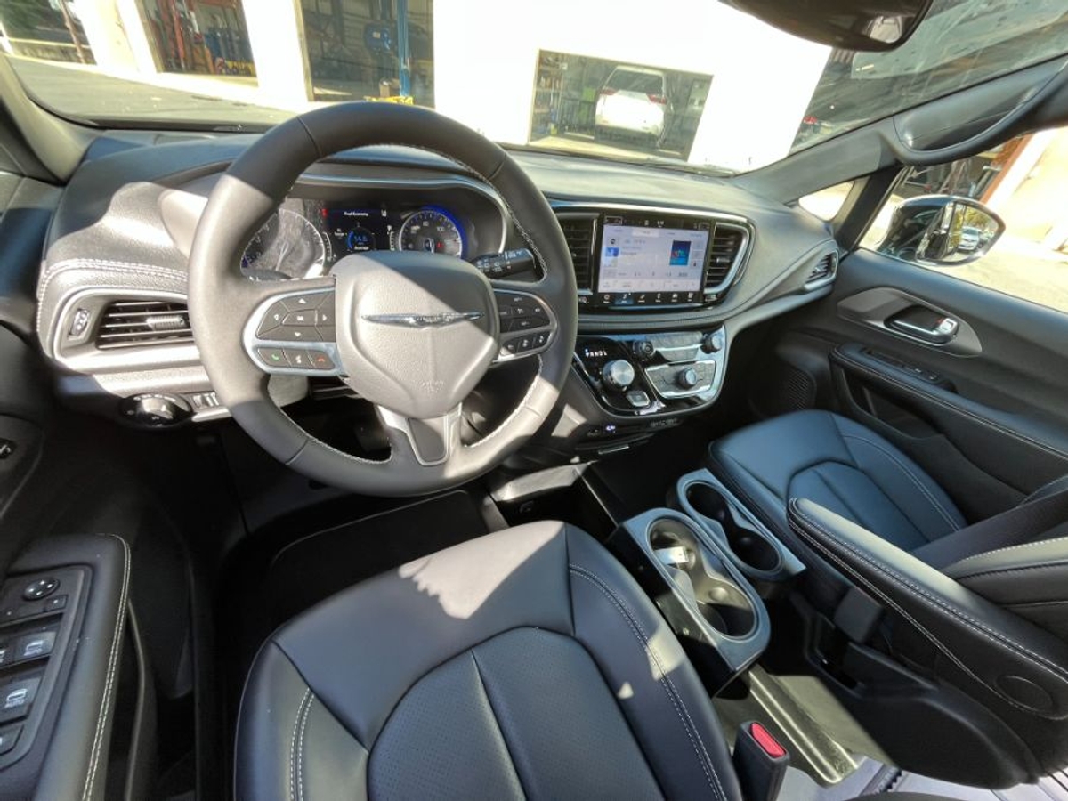 2025 CHRYSLER PACIFICA - Image 14