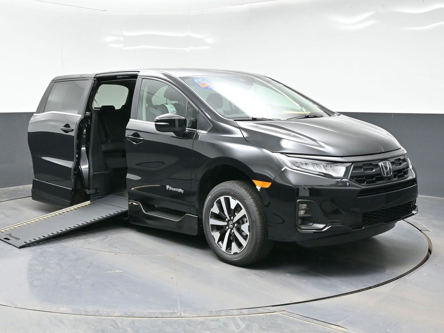 Black Honda Odyssey with Side Entry Automatic In Floor ramp