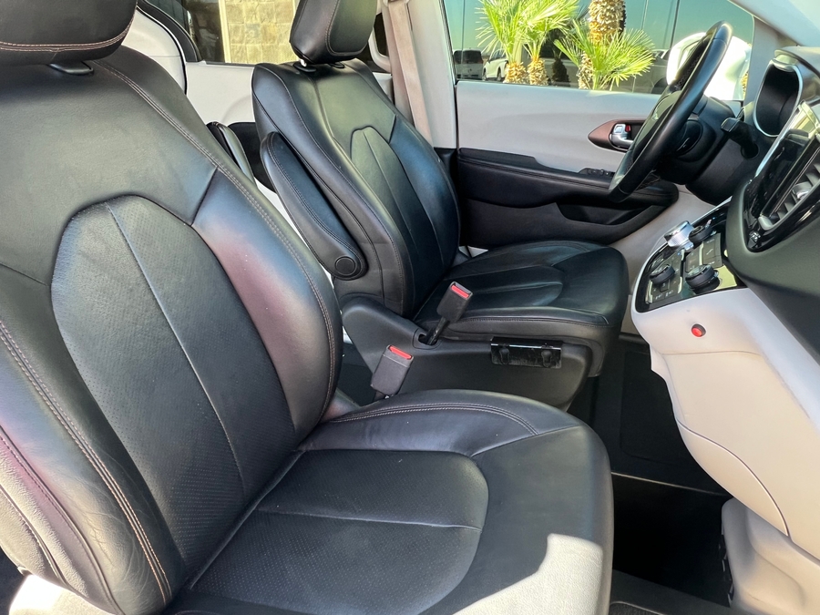 Used 2019 Chrysler Pacifica Touring L - BraunAbility Side Entry Entry Fold Out Automatic Ramp