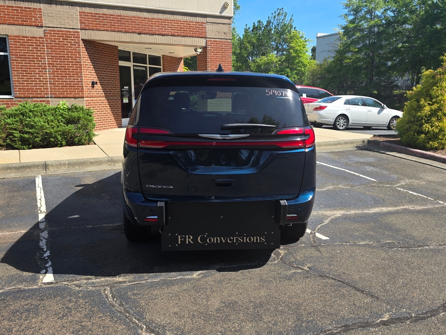 Blue Chrysler Pacifica image number 5