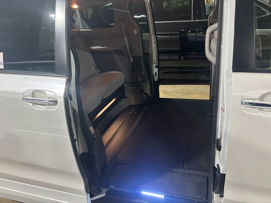 Used 2020 Toyota Sienna XLE Base - BraunAbility Side Entry Entry In Floor Automatic Ramp