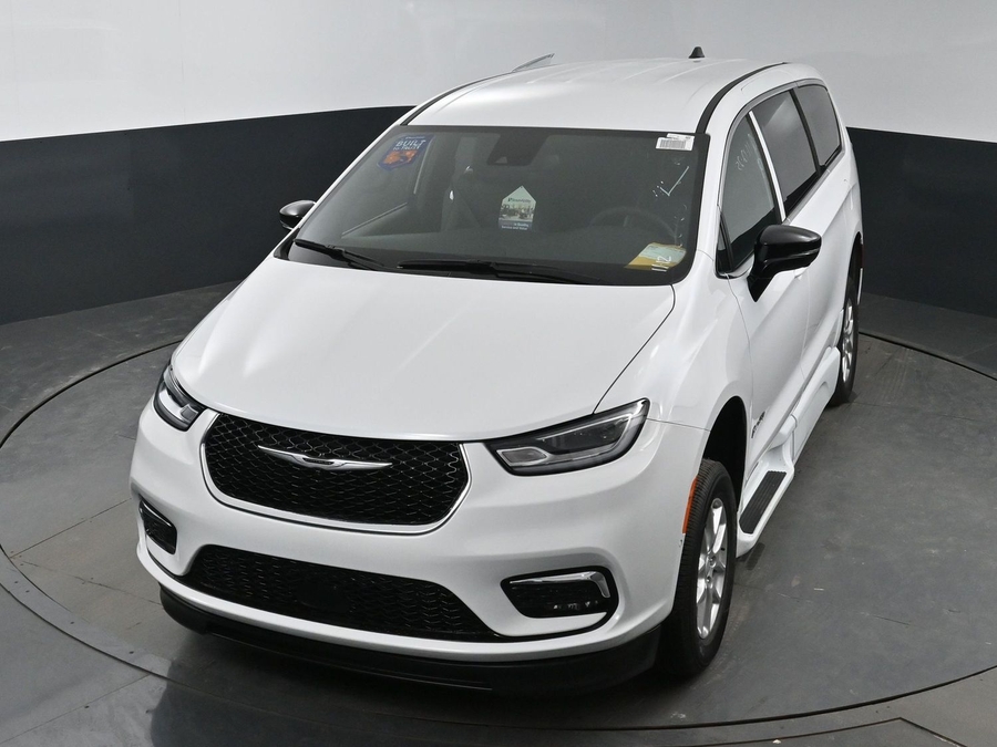 New 2025 Chrysler Pacifica Select Safety - BraunAbility Side Entry Entry Fold Out Automatic Ramp