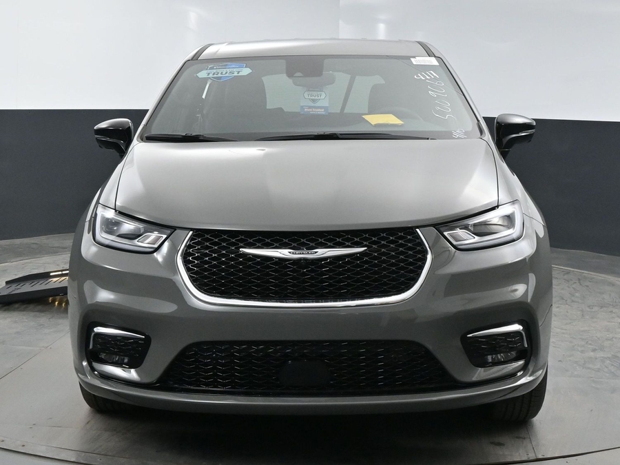 New 2025 Chrysler Pacifica Select Safety - BraunAbility Side Entry Entry Fold Out Automatic Ramp