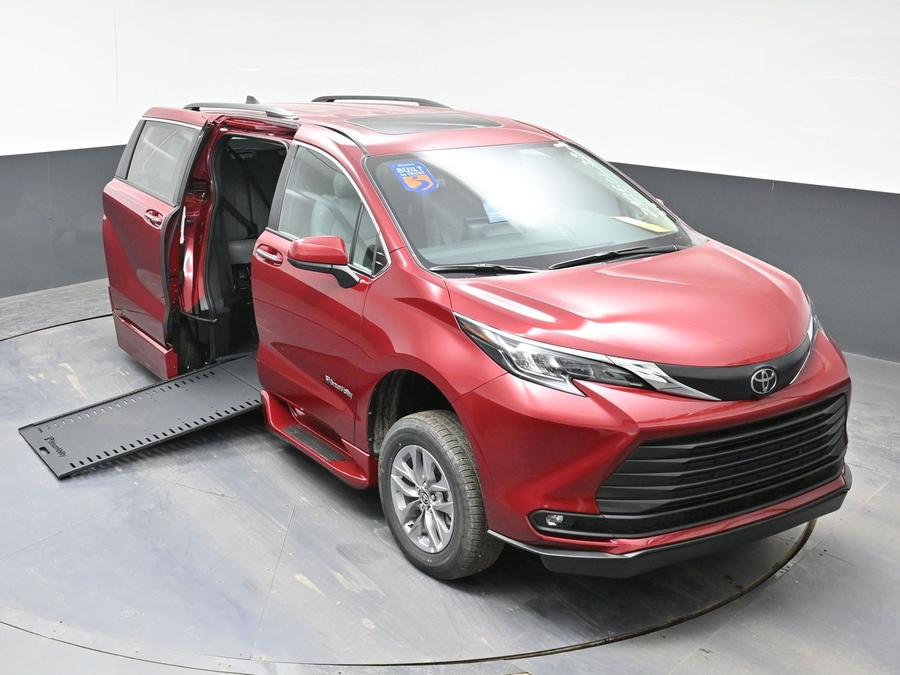 New 2026 Toyota Sienna Hybrid XLE Add - BraunAbility Side Entry Entry In Floor Automatic Ramp