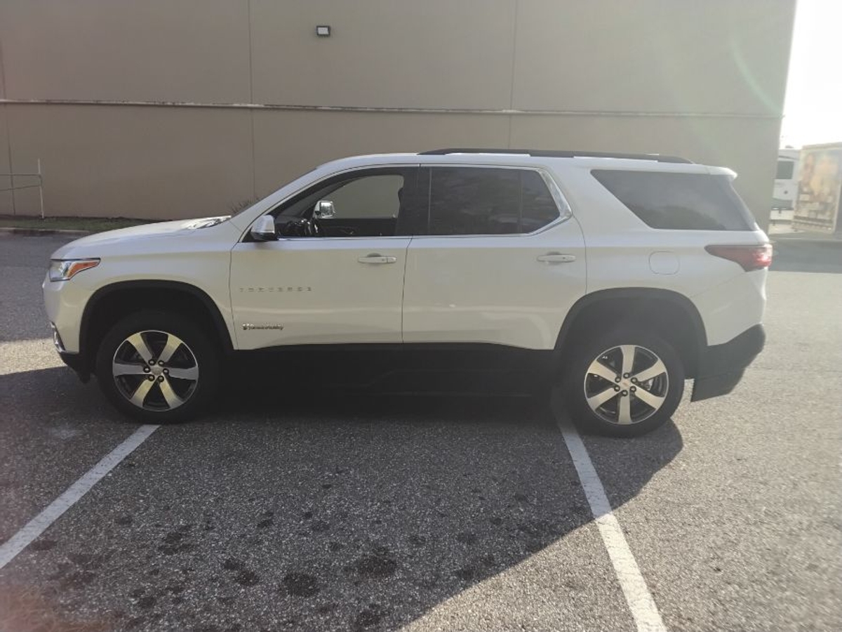 White Chevrolet Traverse image number 9