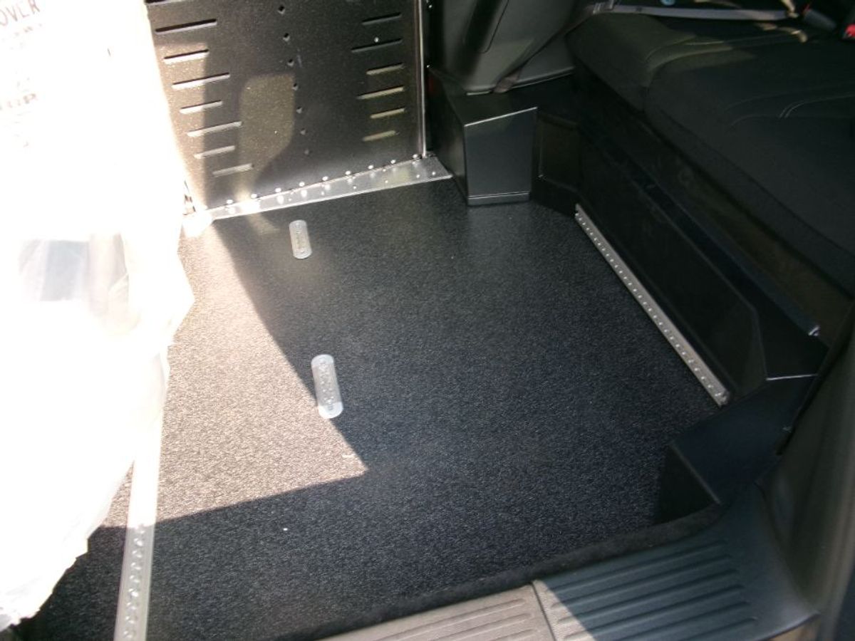 Grey Chrysler Pacifica image number 20