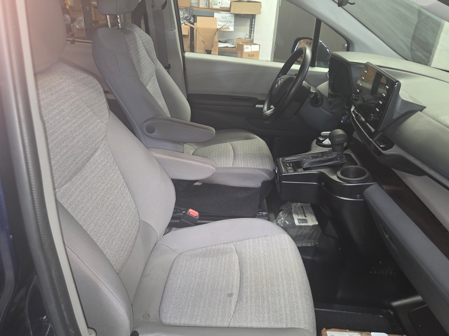 Used 2022 Toyota Sienna Hybrid LE - BraunAbility Side Entry Fold Out Automatic Ramp