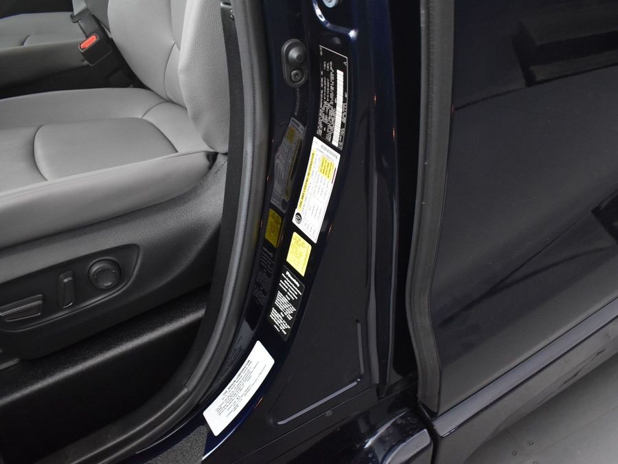 New 2025 Toyota Sienna Hybrid XLE Base - BraunAbility Side Entry Entry Fold Out Automatic Ramp