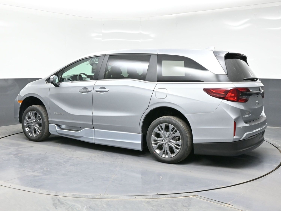 New 2026 Honda Odyssey Touring - BraunAbility Side Entry In Floor Automatic Ramp