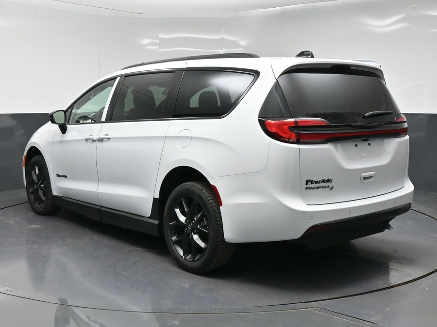 New 2026 Chrysler Pacifica Select Sport - BraunAbility Side Entry Fold Out Manual Ramp
