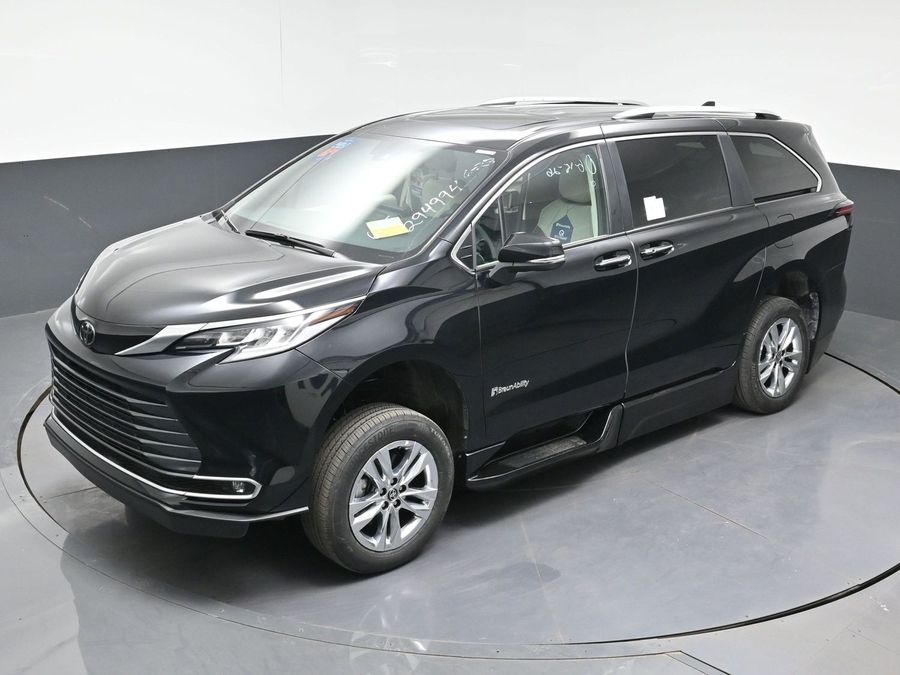 New 2026 Toyota Sienna Hybrid Limited - BraunAbility Side Entry Fold Out Automatic Ramp