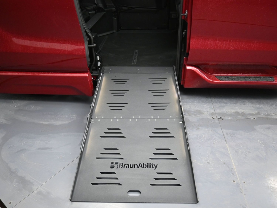New 2025 Toyota Sienna Hybrid XSE Sport - BraunAbility Side Entry Entry Fold Out Automatic Ramp