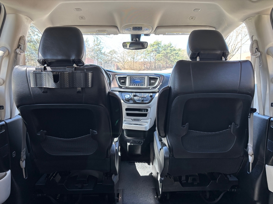 Used 2019 Chrysler Pacifica Touring L - VMI Side Entry Entry In Floor Automatic Ramp