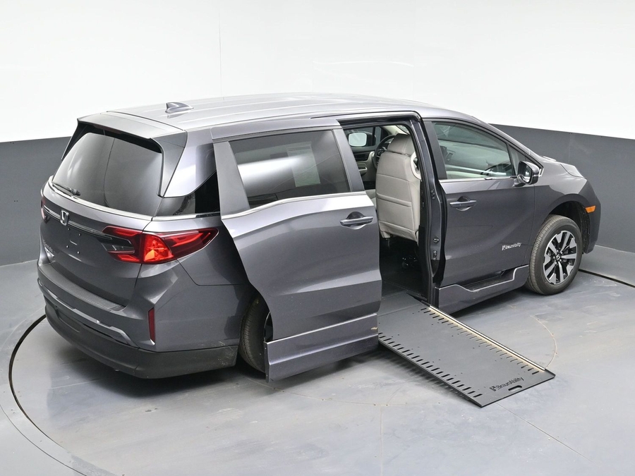 Grey Honda Odyssey image number 7