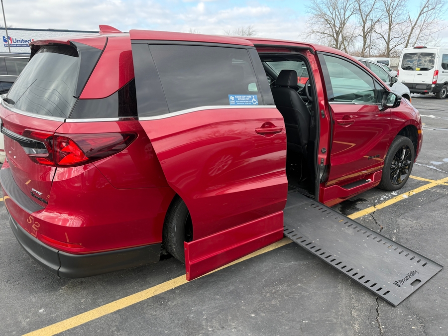 Used 2023 Honda Odyssey Sport - BraunAbility Side Entry Entry In Floor Automatic Ramp