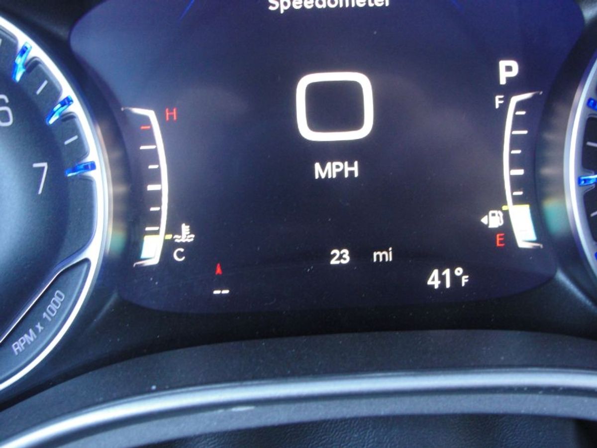 Grey Chrysler Pacifica image number 10