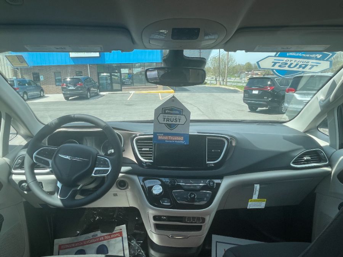 2023 CHRYSLER VOYAGER - Image 7