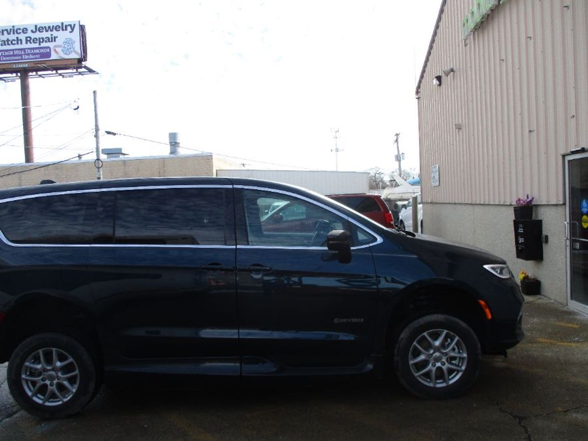 2024 CHRYSLER PACIFICA - Image 8