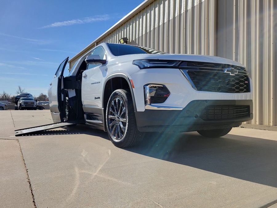 Used 2023 Chevrolet Traverse 2LT - BraunAbility Side Entry Entry In Floor Automatic Ramp