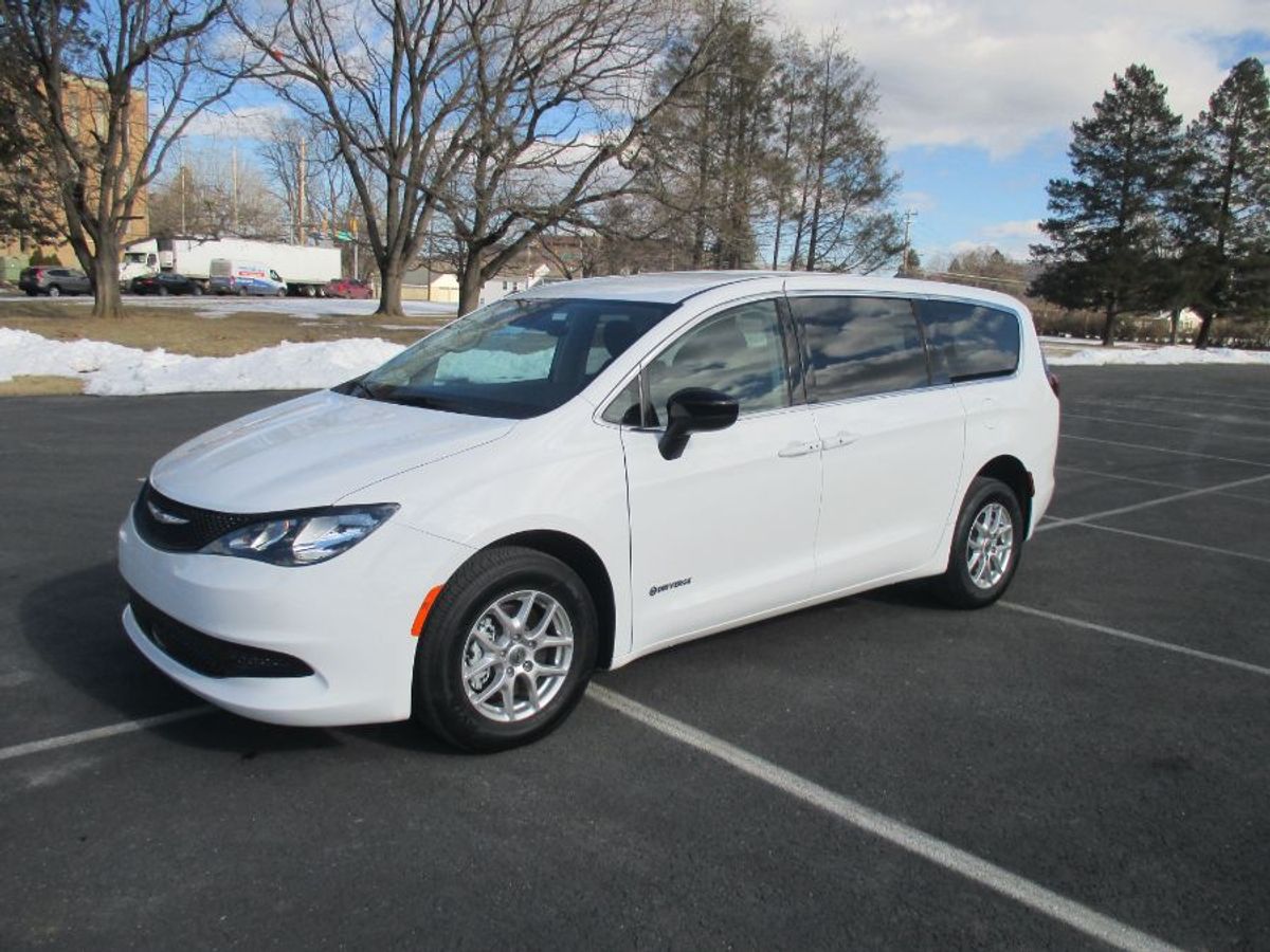 2024 CHRYSLER VOYAGER - Image 2