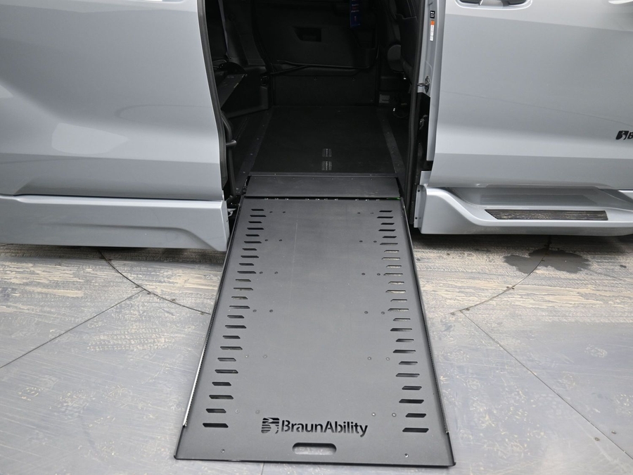 New 2025 Toyota Sienna Hybrid XSE Sport - BraunAbility Side Entry Entry In Floor Automatic Ramp