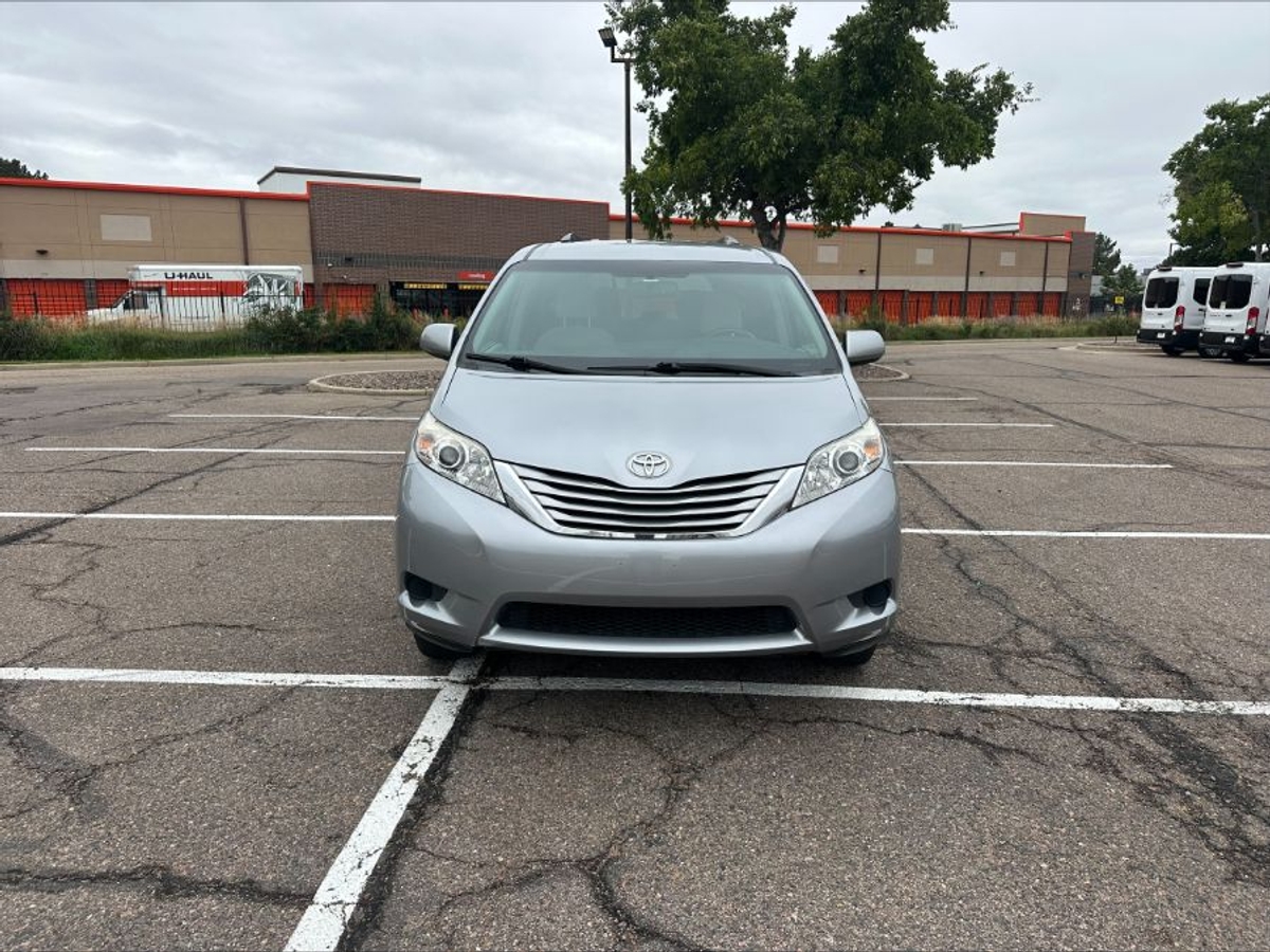 2017 TOYOTA SIENNA - Image 7