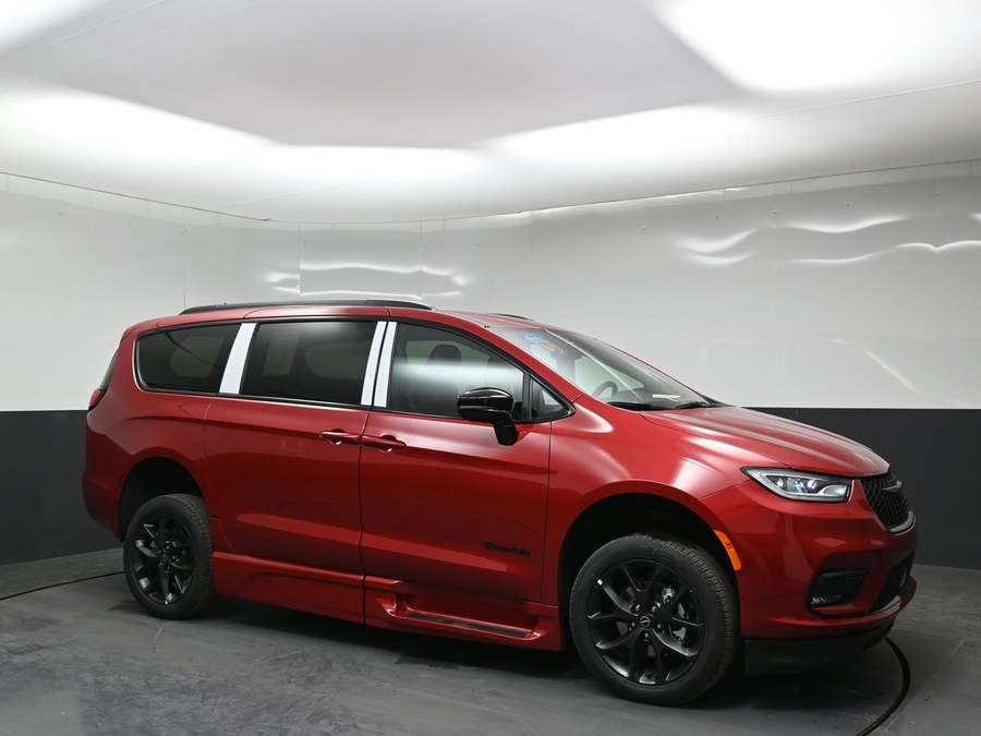 New 2026 Chrysler Pacifica Select Sport - BraunAbility Side Entry In Floor Automatic Ramp