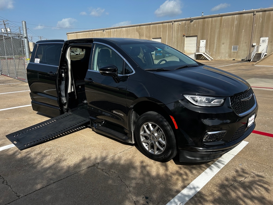 Used 2024 Chrysler Pacifica Touring L - BraunAbility Side Entry In Floor Automatic Ramp