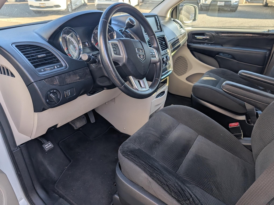 Used 2017 Dodge Grand Caravan SE - International Mobility Rear Entry Entry Fold Out Manual Ramp