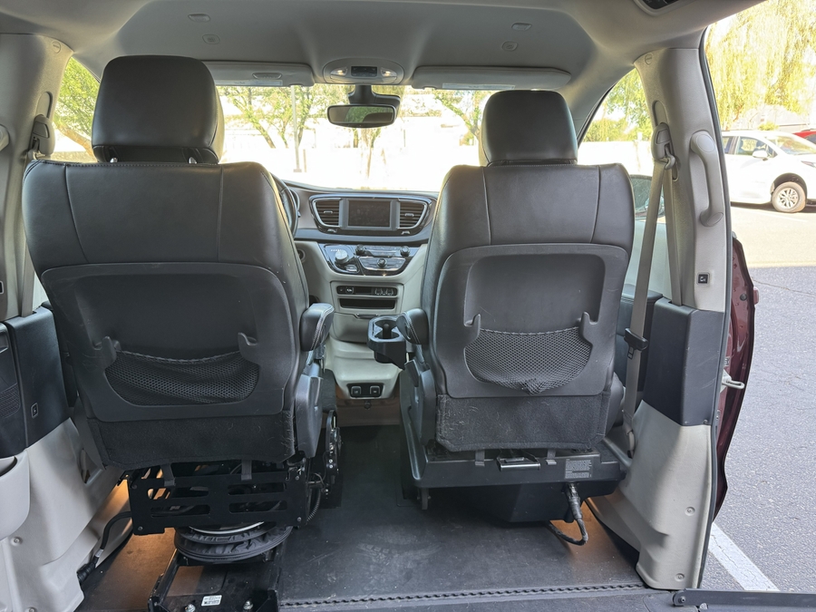 Used 2021 Chrysler Voyager LXi - BraunAbility Side Entry Fold Out Automatic Ramp