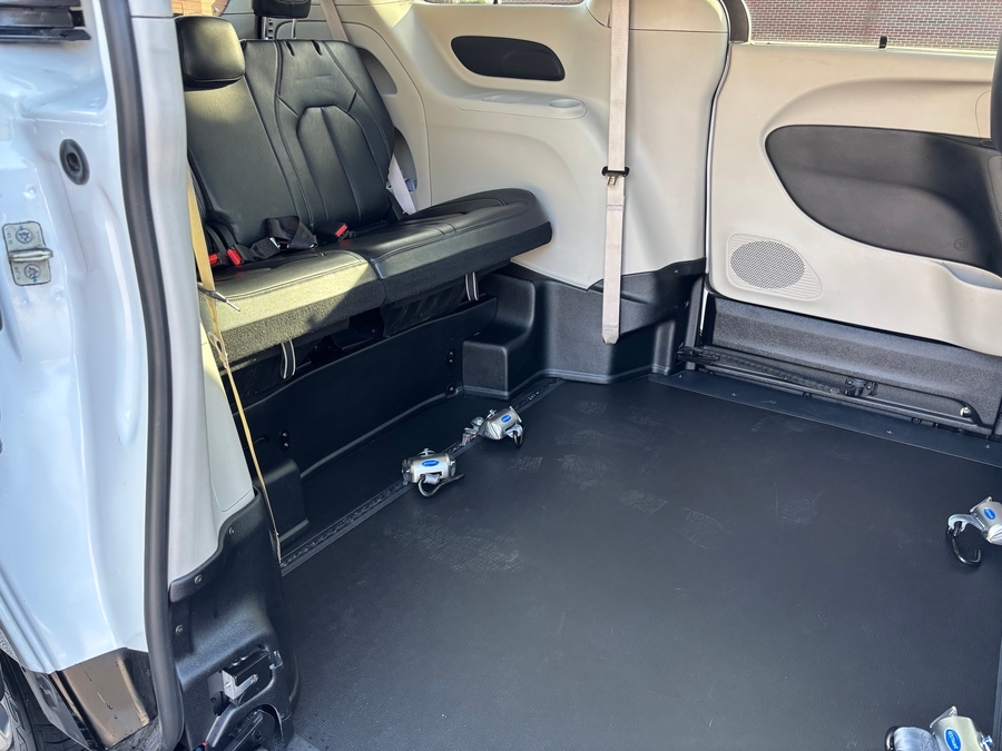 Used 2022 Chrysler Pacifica Touring L - BraunAbility Side Entry Entry Fold Out Manual Ramp