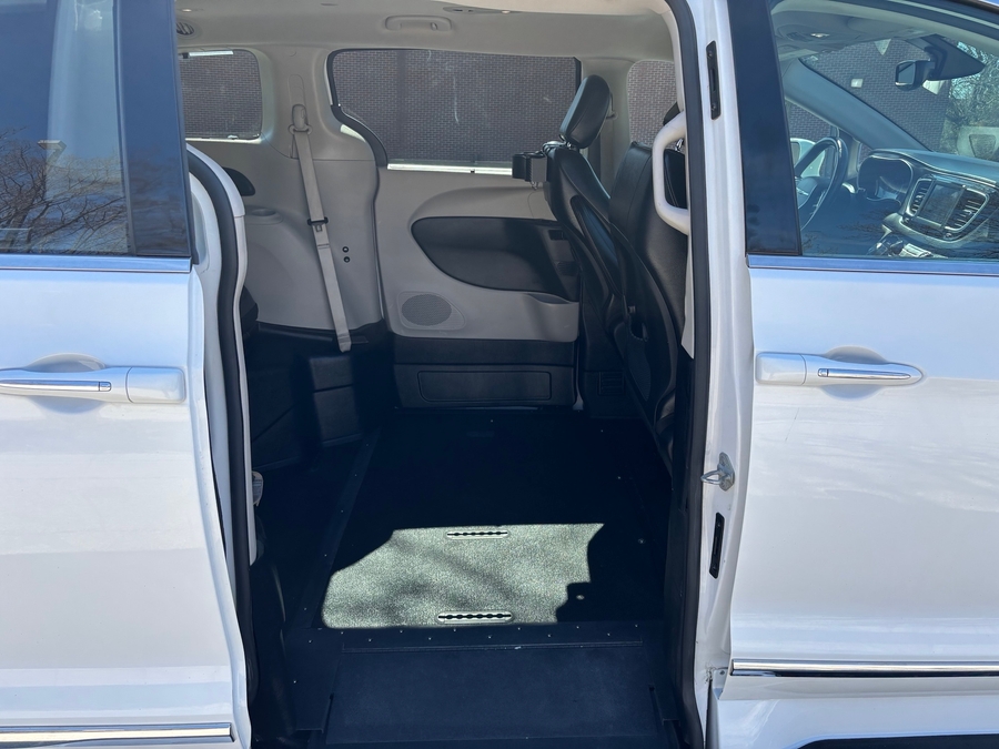 Used 2019 Chrysler Pacifica Touring L - VMI Side Entry Entry In Floor Automatic Ramp
