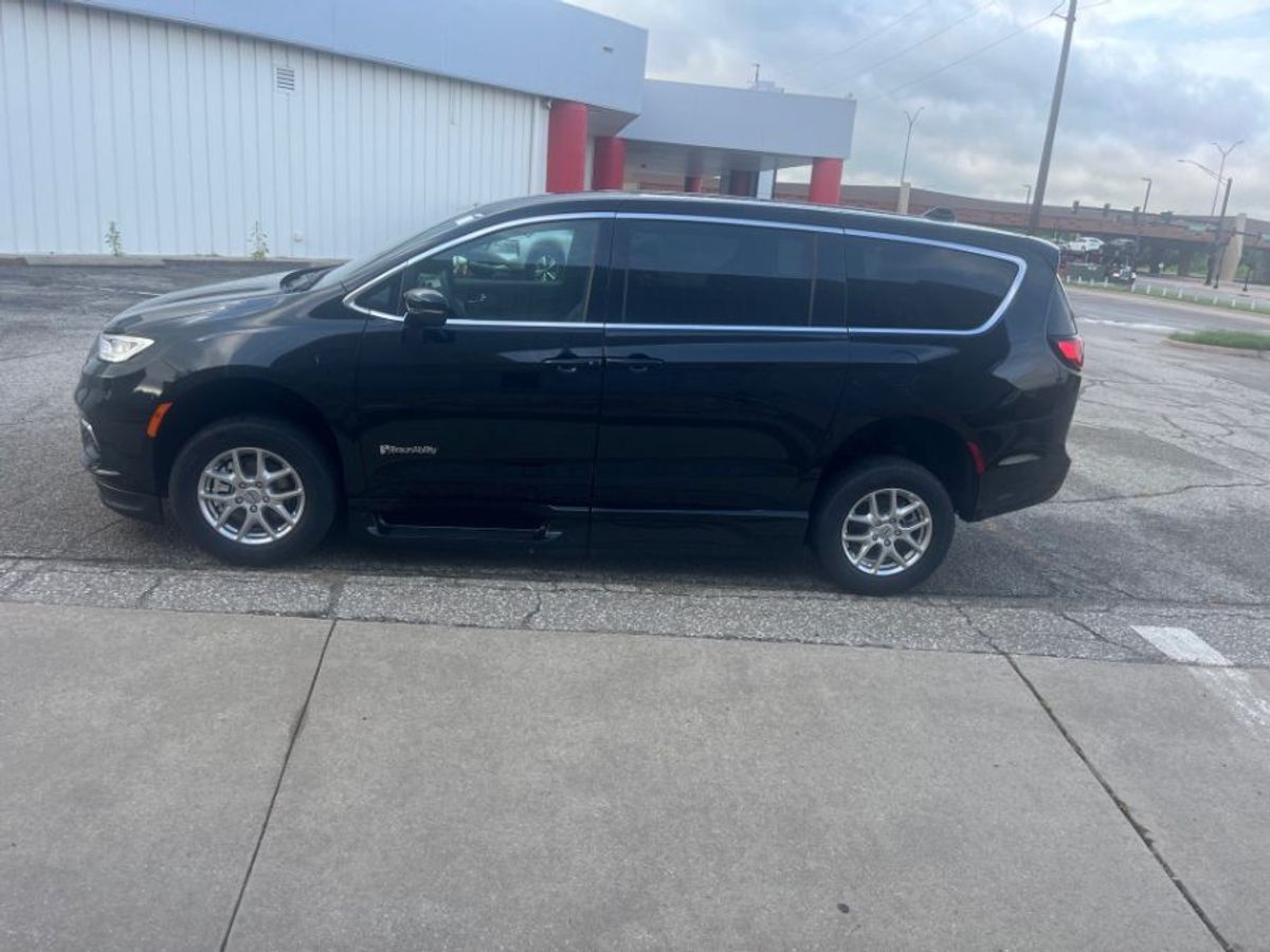 2025 CHRYSLER PACIFICA - Image 7