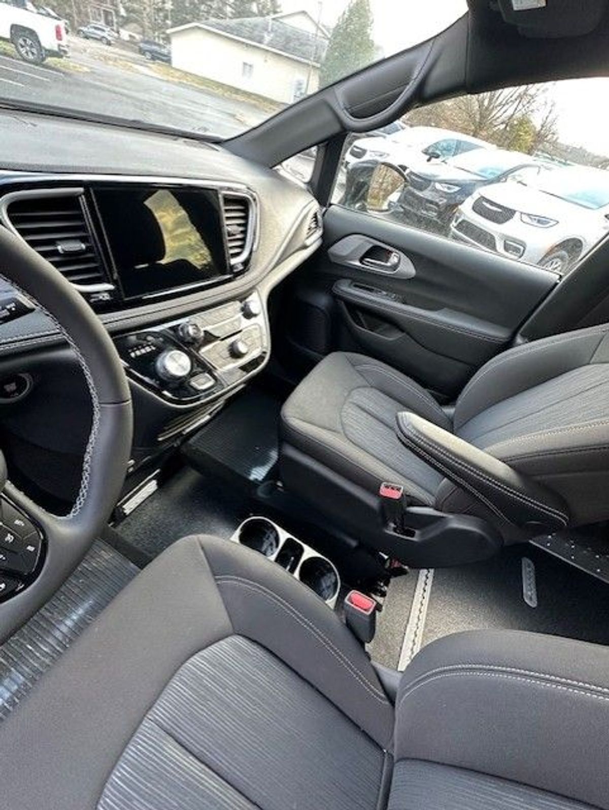 2024 CHRYSLER PACIFICA - Image 13