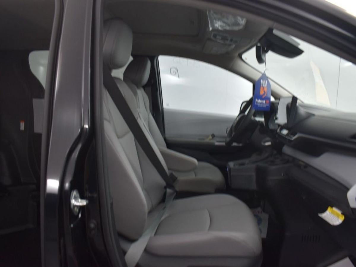 2025 TOYOTA SIENNA - Image 9
