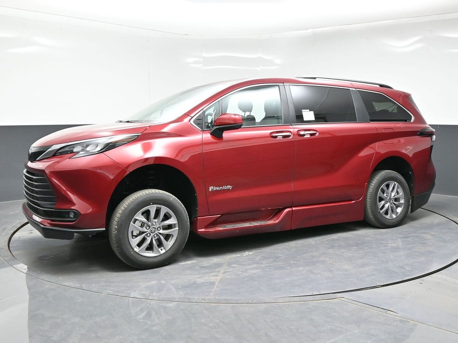 Red Toyota Sienna image number 7