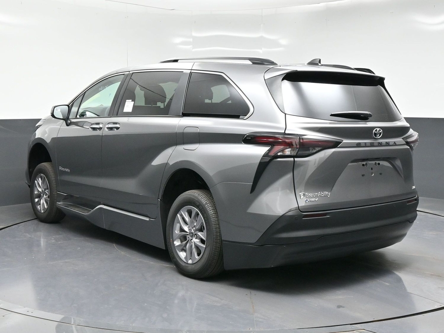 2026 Toyota Sienna XLE - Photo 23