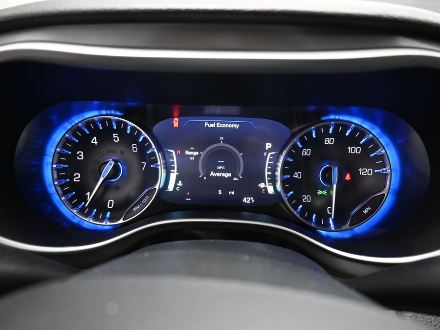 Black Chrysler Pacifica image number 19