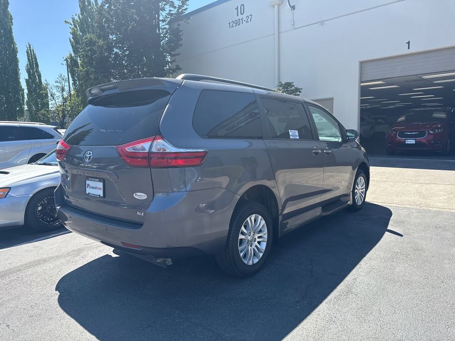 Used 2017 Toyota Sienna XLE Base - BraunAbility Side Entry Entry Fold Out Automatic Ramp