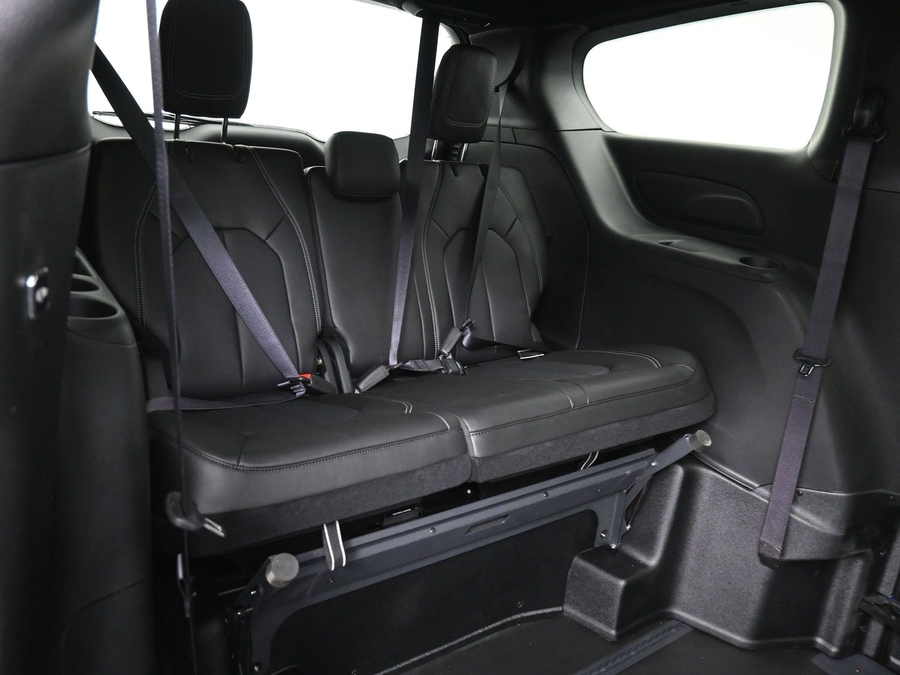 Black Chrysler Pacifica image number 9