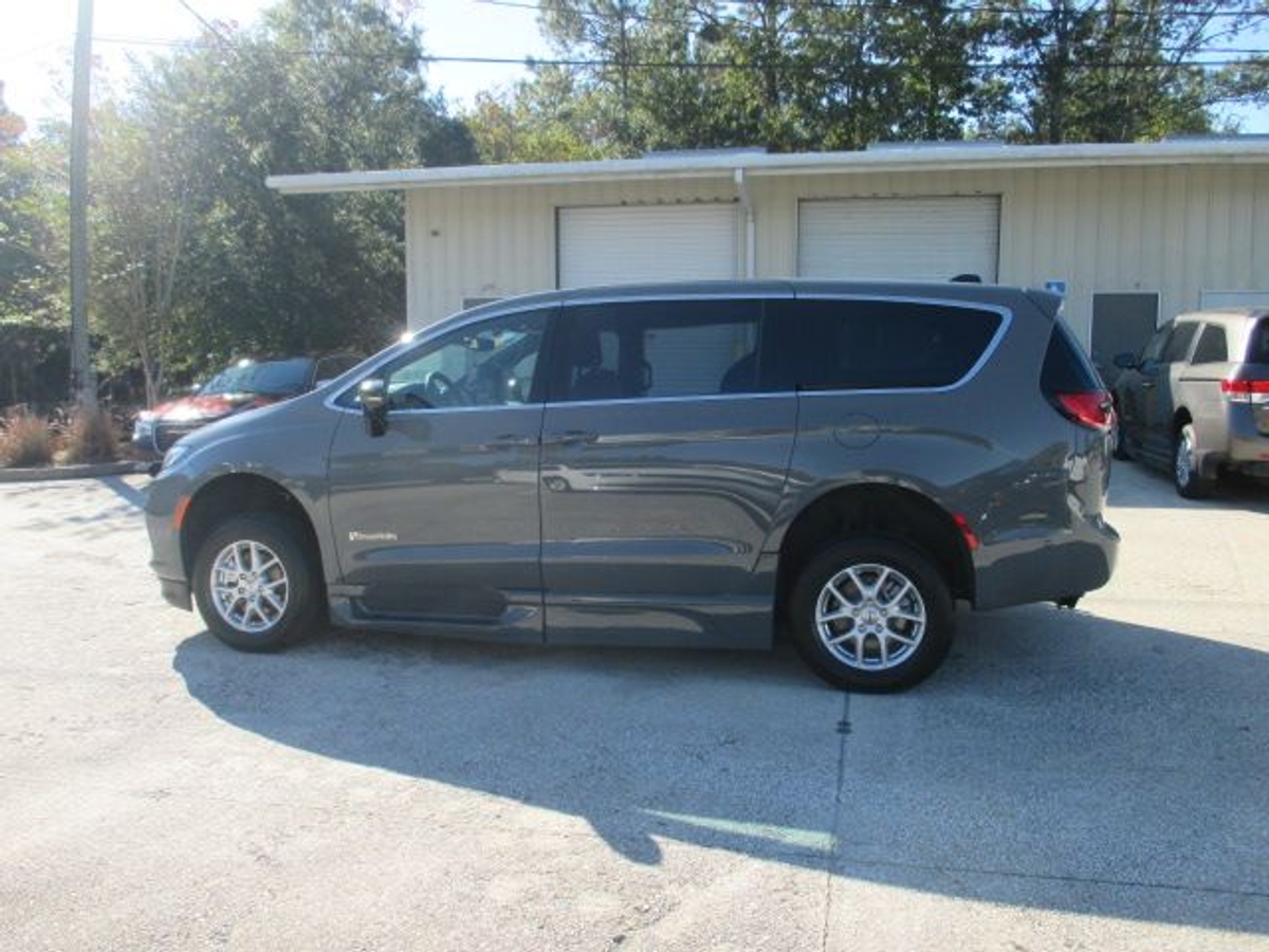 Grey Chrysler Pacifica image number 1