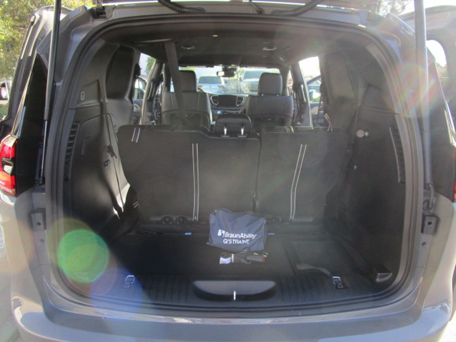 New 2025 Chrysler Pacifica Select Safety - BraunAbility Side Entry Entry Fold Out Automatic Ramp