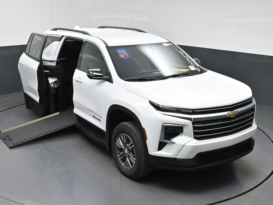 New 2026 Chevrolet Traverse 1LT - BraunAbility Side Entry In Floor Automatic Ramp