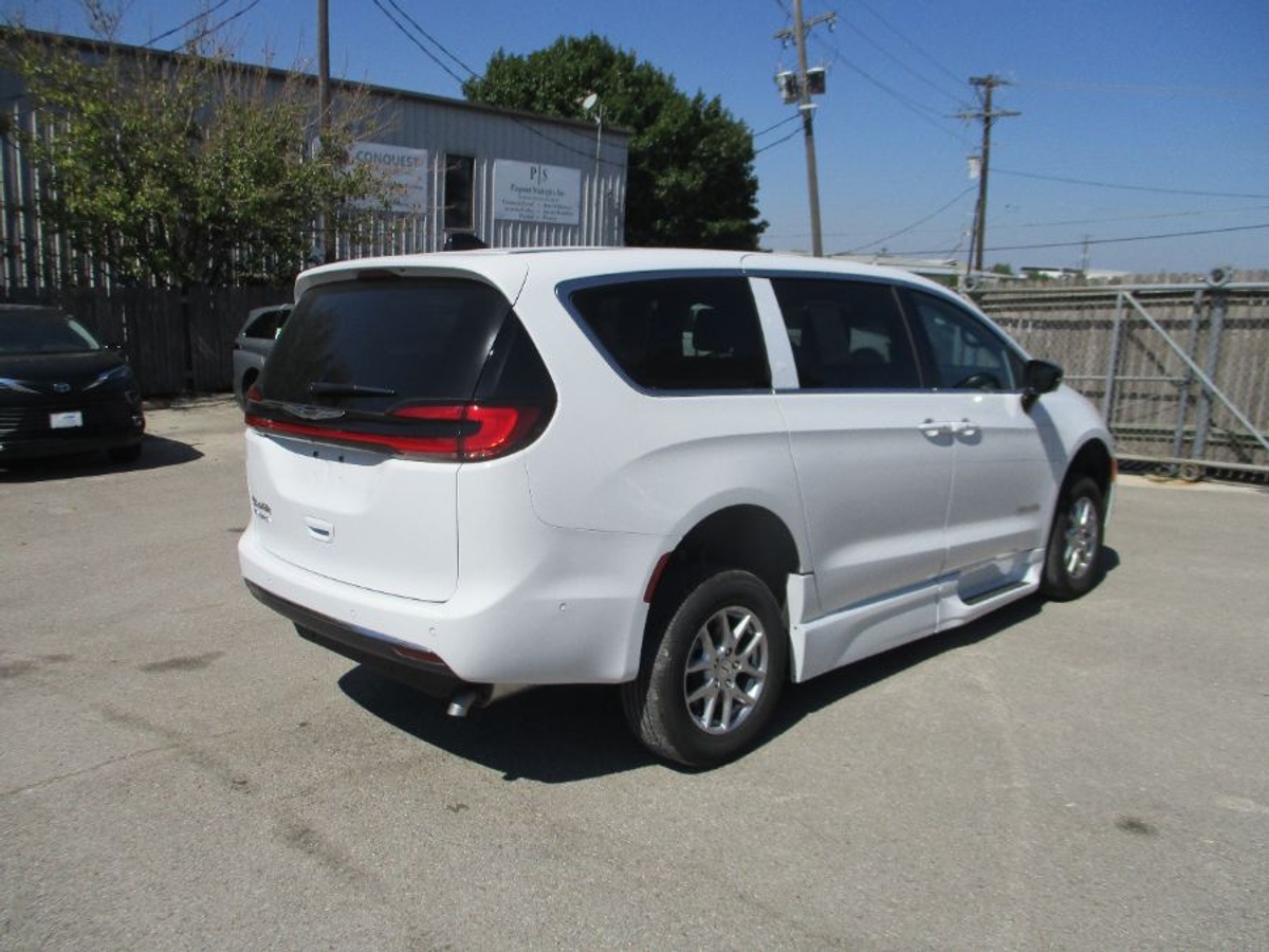 2025 CHRYSLER PACIFICA - Image 4