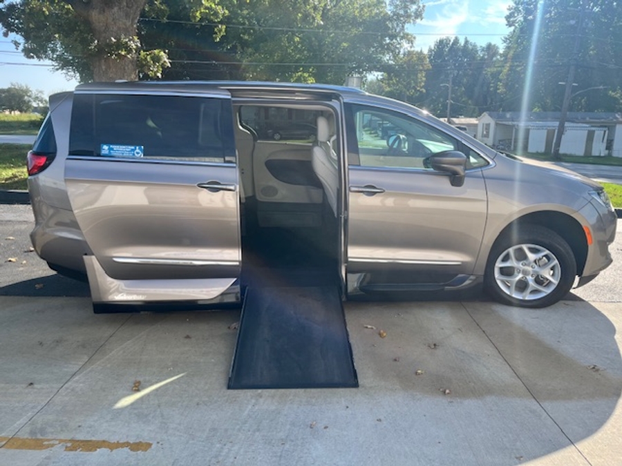 Used 2018 Chrysler Pacifica Touring L - VMI Side Entry Entry In Floor Automatic Ramp